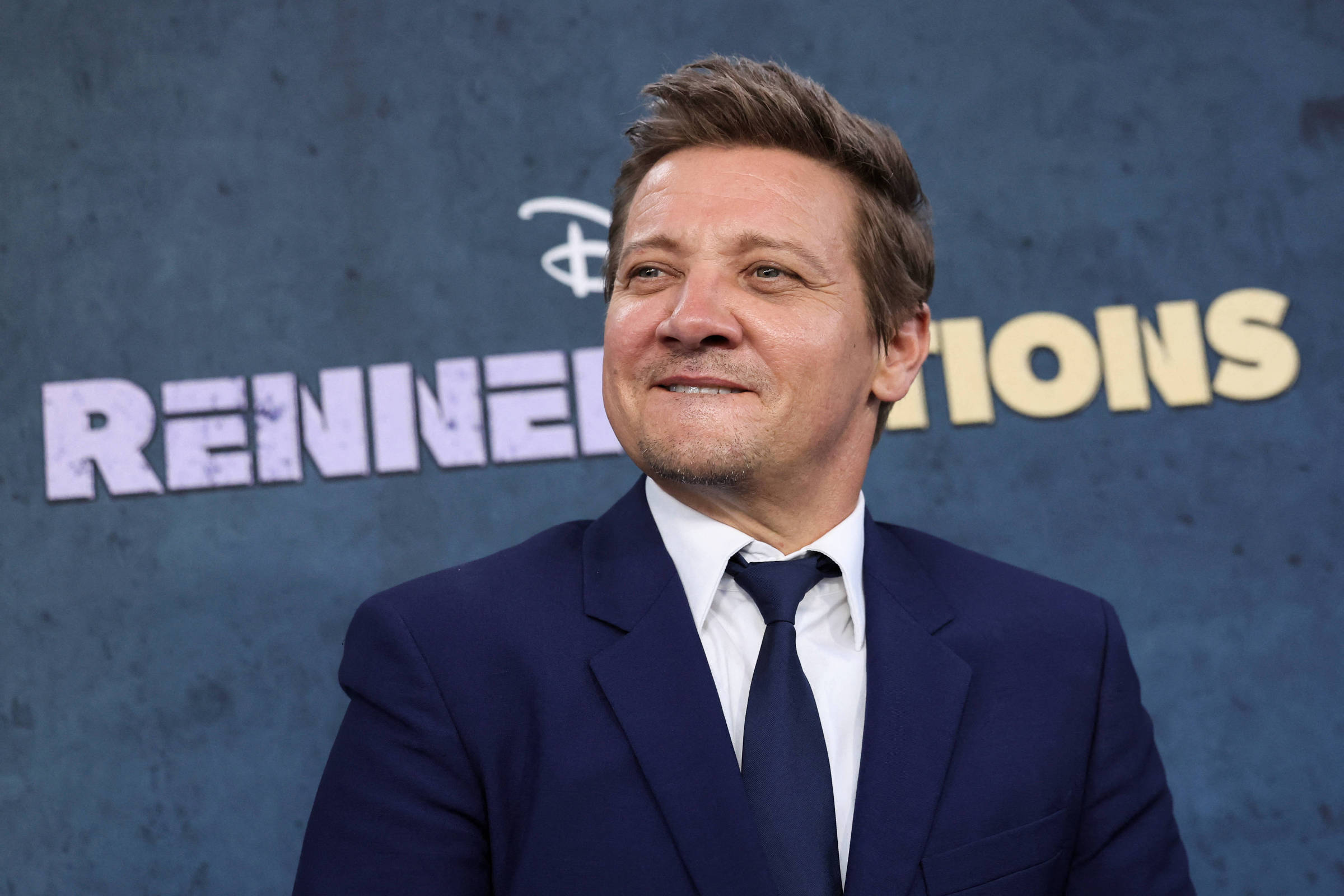 Jeremy Renner se defende de acusações de ameaça contra ex-esposa