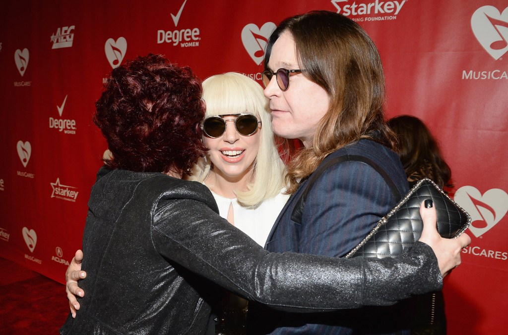 Lady Gaga encerra show com dança de 'Crazy Train' e homenagens a Ozzy Osbourne