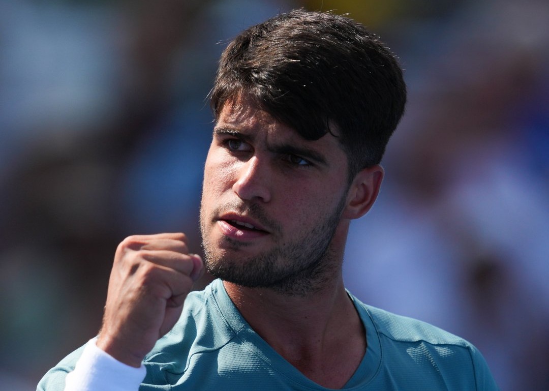 Alcaraz supera desafio e avança na estreia do torneio em Cincinnati