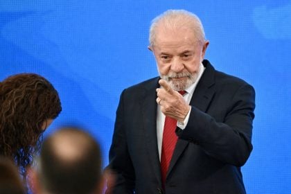 Estabilidade na avaliação do governo Lula é registrada após aumento de tarifas