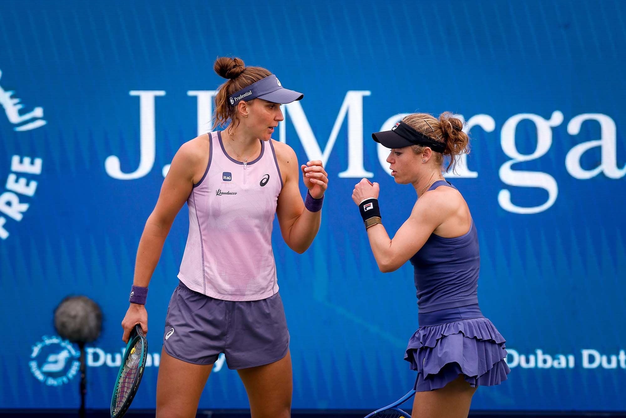 Beatriz Haddad Maia e Laura Siegemund enfrentam parceria russa nas oitavas de duplas em Madri