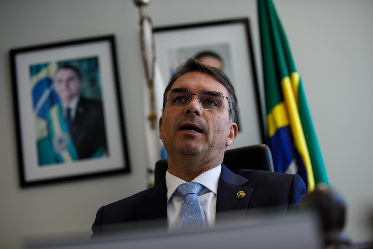 Candidato de Bolsonaro em 2026 deve defender indulto no STF, afirma Flávio