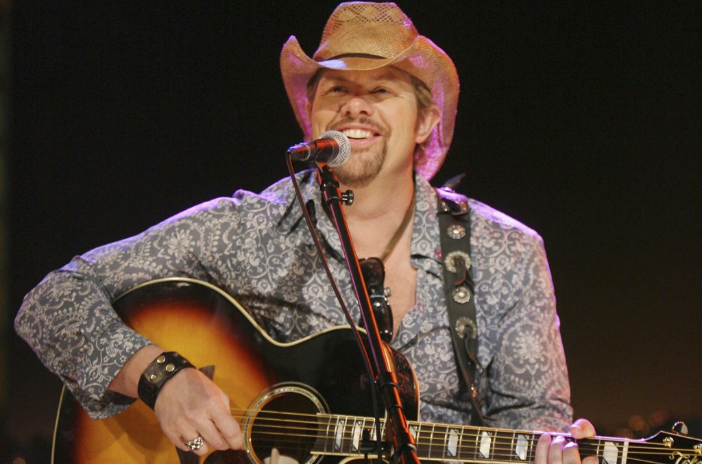 Toby Keith conquista mais um primeiro lugar nas paradas de música country em 2005