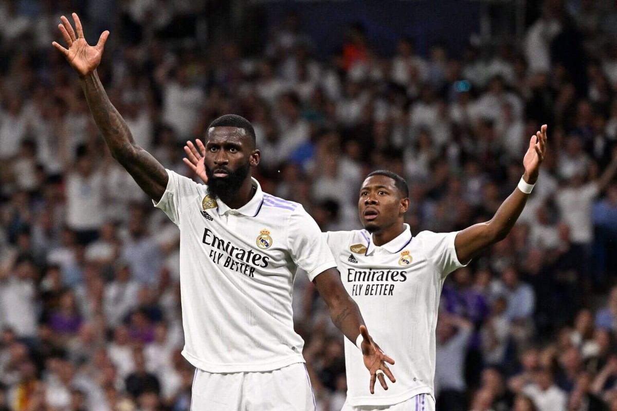 Real Madrid planeja reformulação na defesa e deve negociar Alaba e Rüdiger