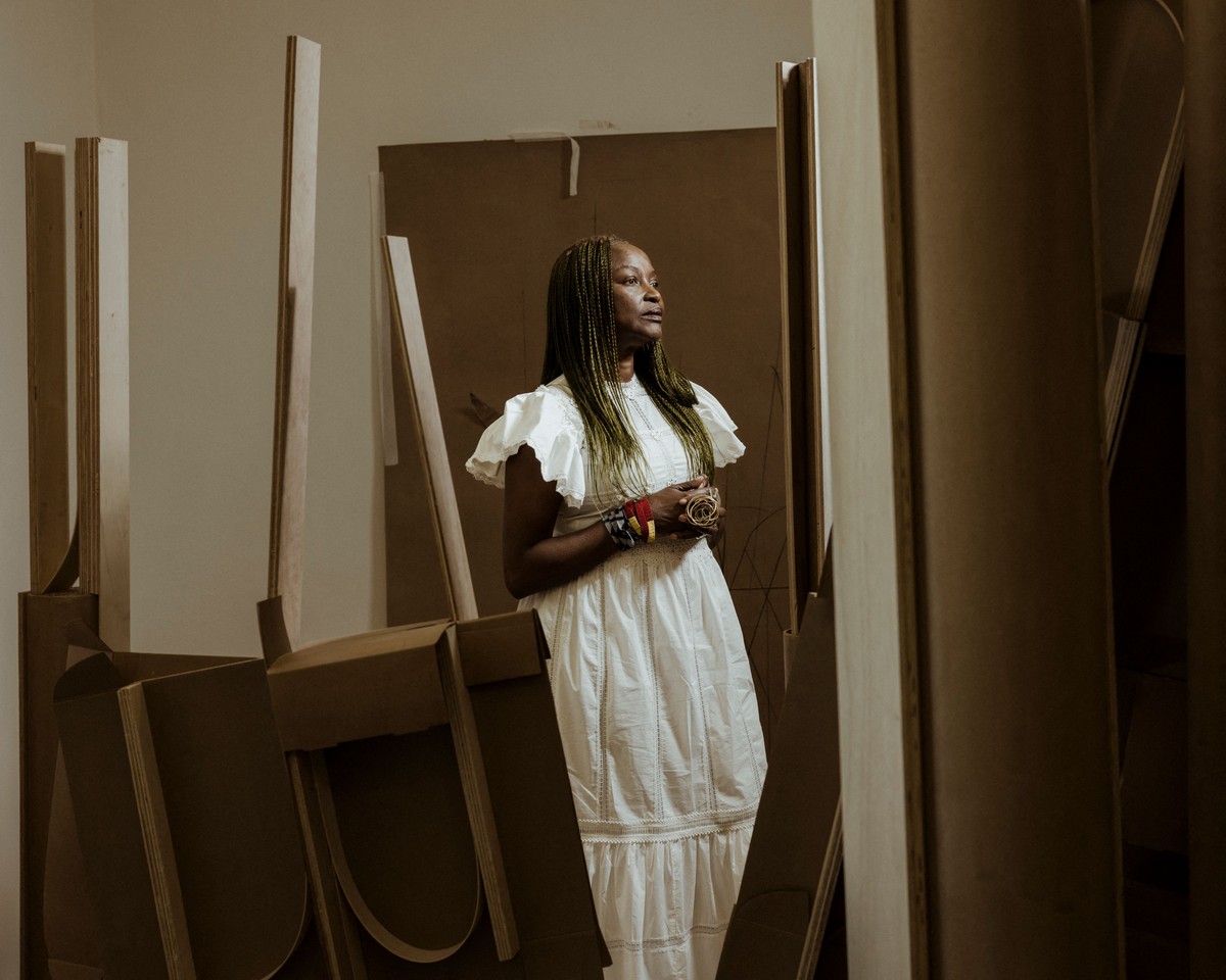 Koyo Kouoh, nomeada curadora da 61ª Bienal de Veneza, em 2026, morreu aos 57 anos. (Foto: MARCO LONGARI / AFP)