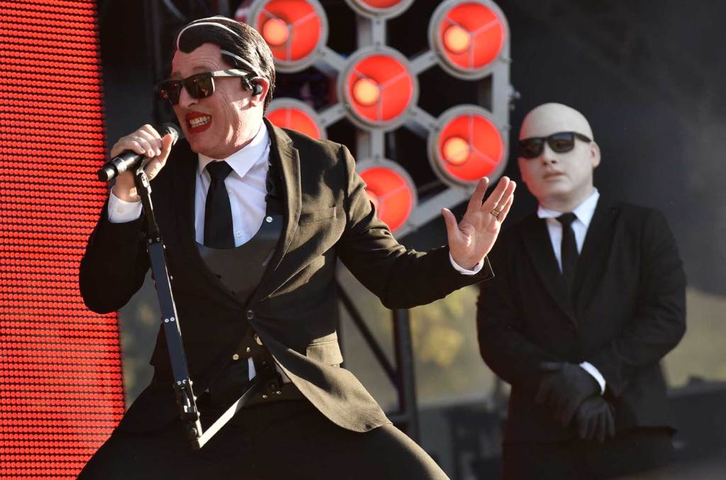 Maynard James Keenan critica shows virtuais e defende experiências ao vivo