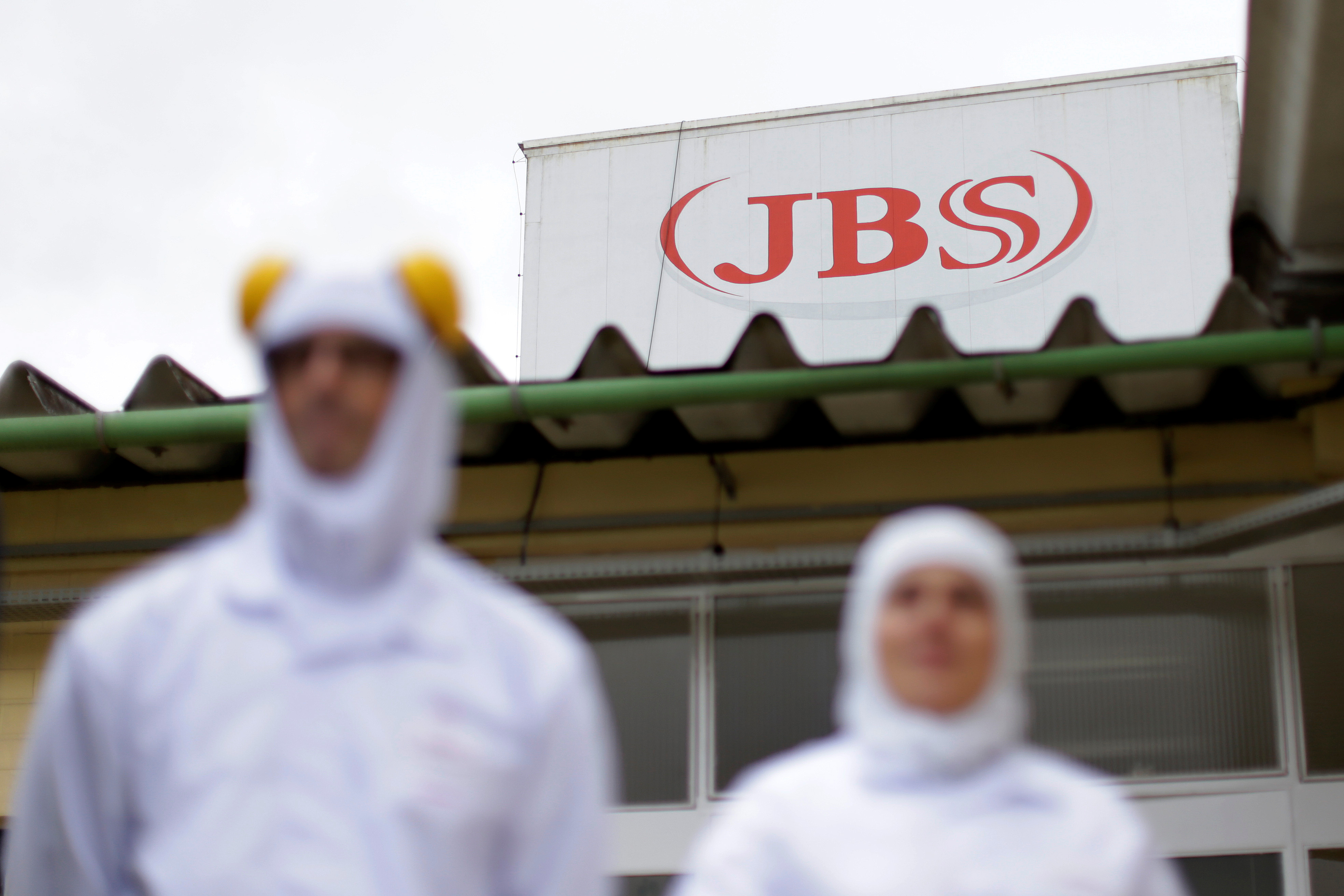 Funcionários da JBS na cidade de Lapa, no Paraná (Foto: REUTERS/Ueslei Marcelino)