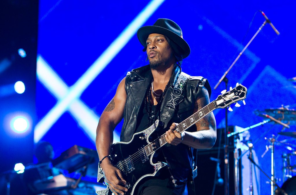 D’Angelo cancela apresentação no Roots Picnic devido a complicações médicas