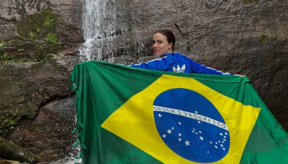 Alice Wegmann comenta sobre tornozeleira de Bolsonaro após operação da PF