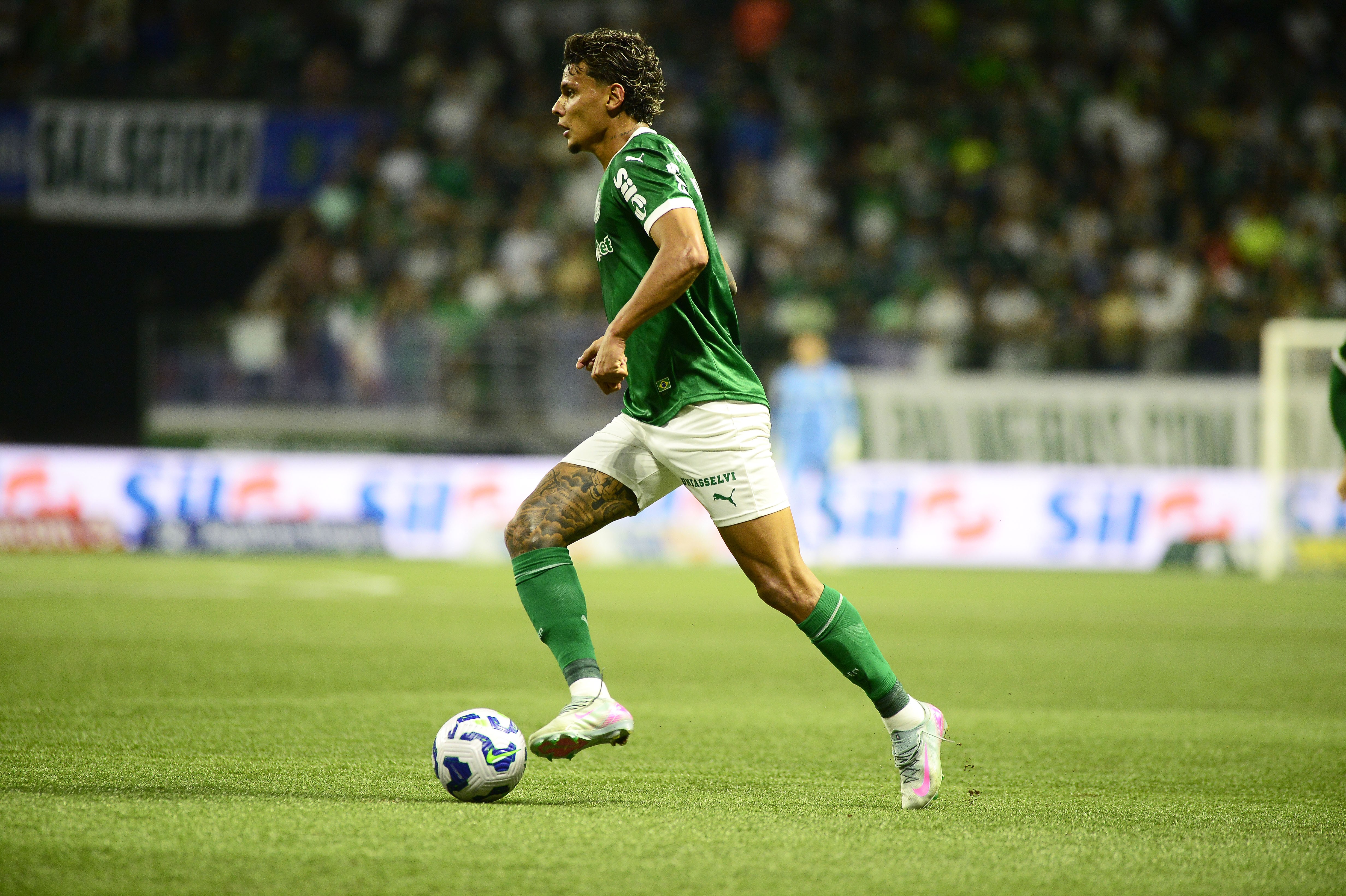 Palmeiras busca valorizar venda de Ríos antes do fechamento da janela de transferências