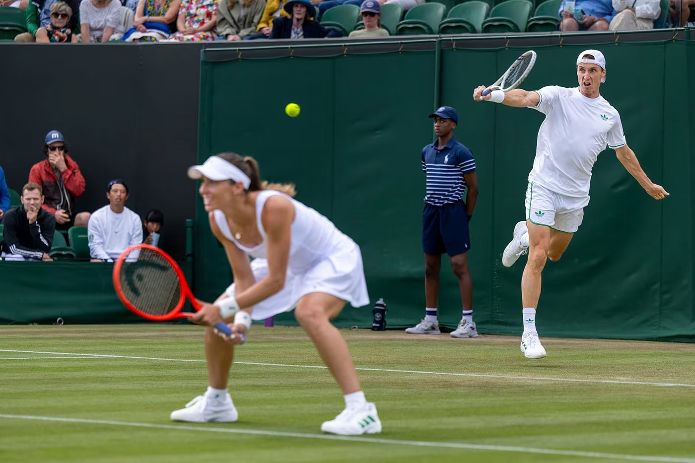 Stefani vence cabeças de chave e garante final inédita em Wimbledon