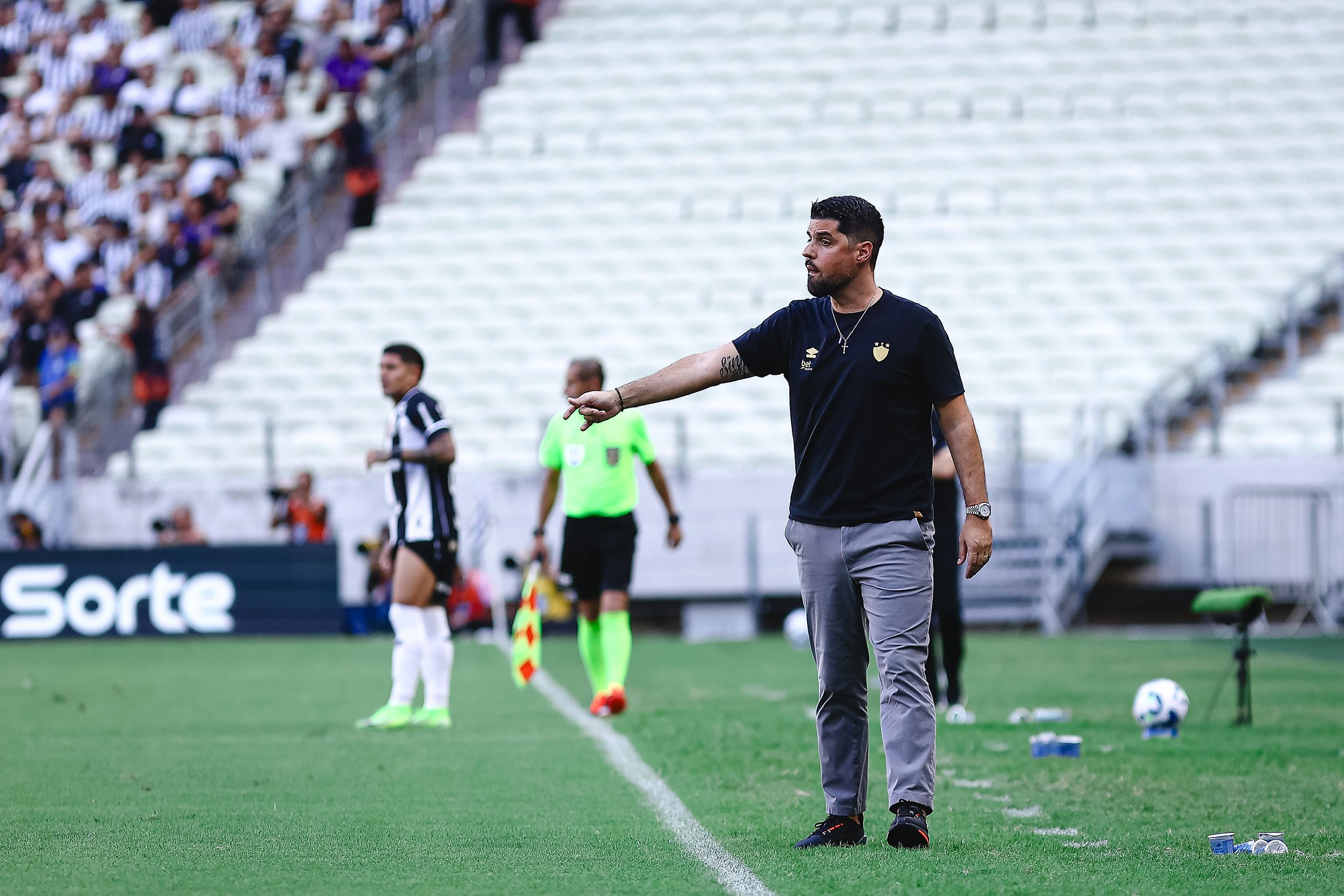Sport e Inter duelam em busca da vitória no campeonato nacional
