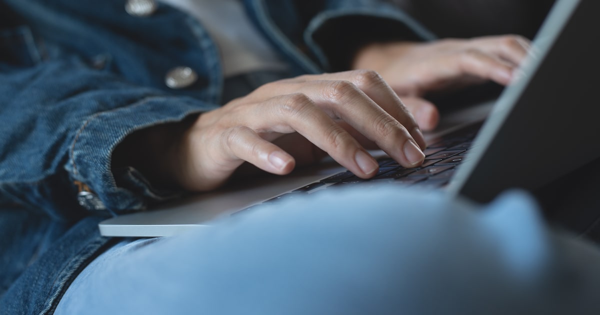 Adolescentes exploram conversas românticas e sexuais com chatbots de inteligência artificial