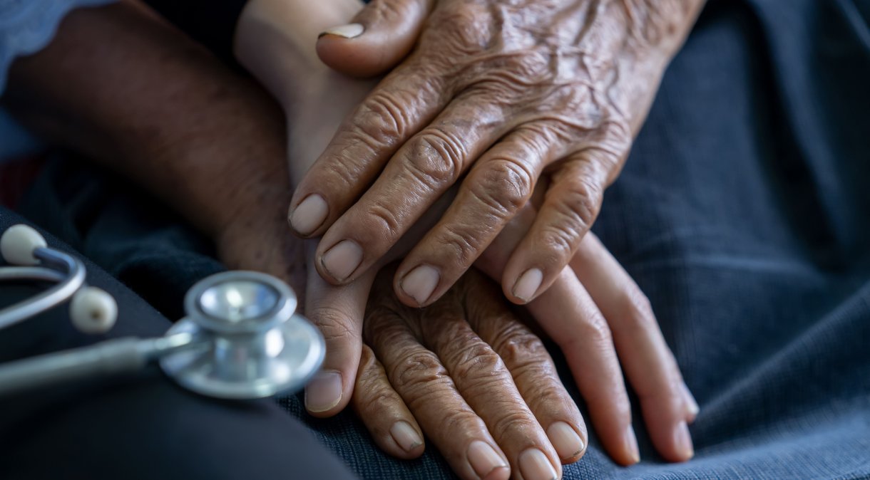 Parkinson é a segunda doença neurodegenerativa mais comum no mundo (Foto: Visoot Uthairam/Getty Images)
