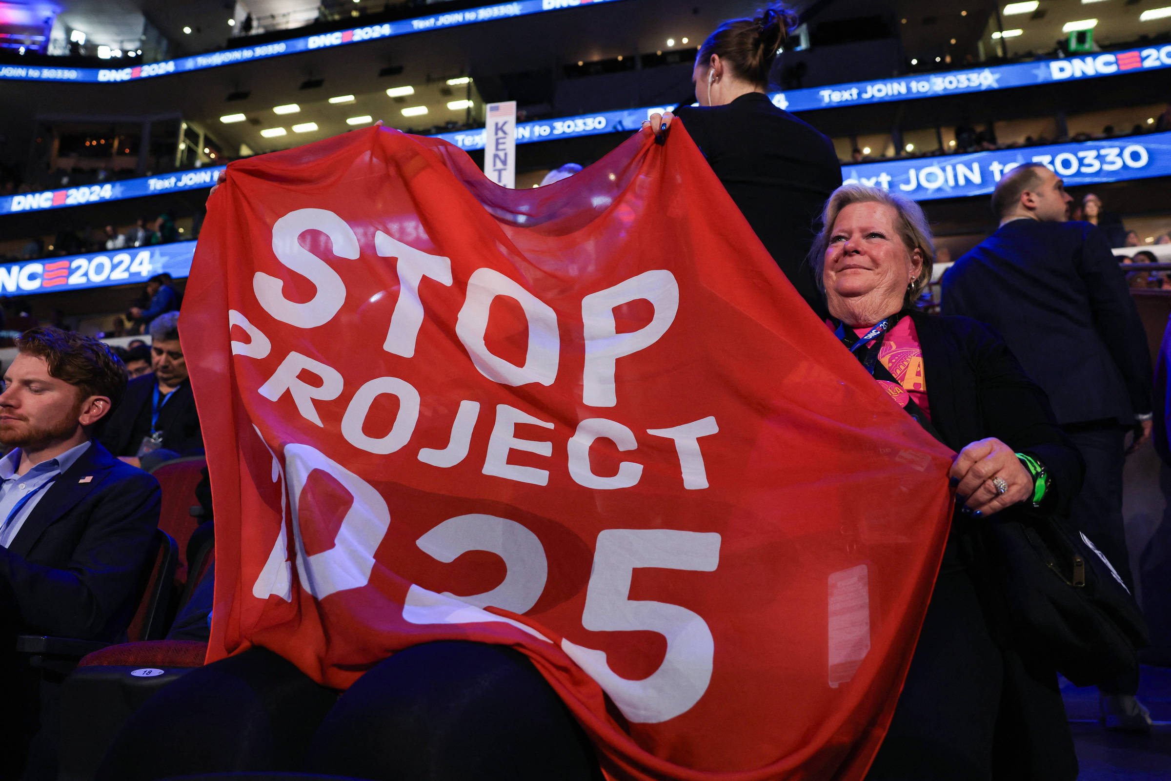 Democratas adotam estratégia republicana com o 'Projeto 2029' contra Trump