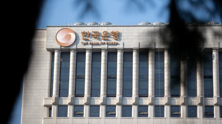 Banco da Coreia do Sul reduz taxa de juros para 2,5% em meio a incertezas políticas e tarifas de Trump