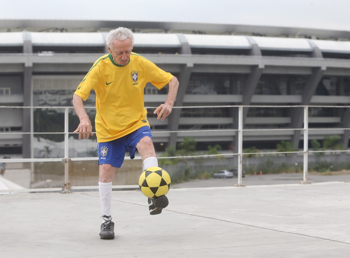 Jankel Schor, o 'vovô das embaixadinhas', falece aos 98 anos no Maracanã