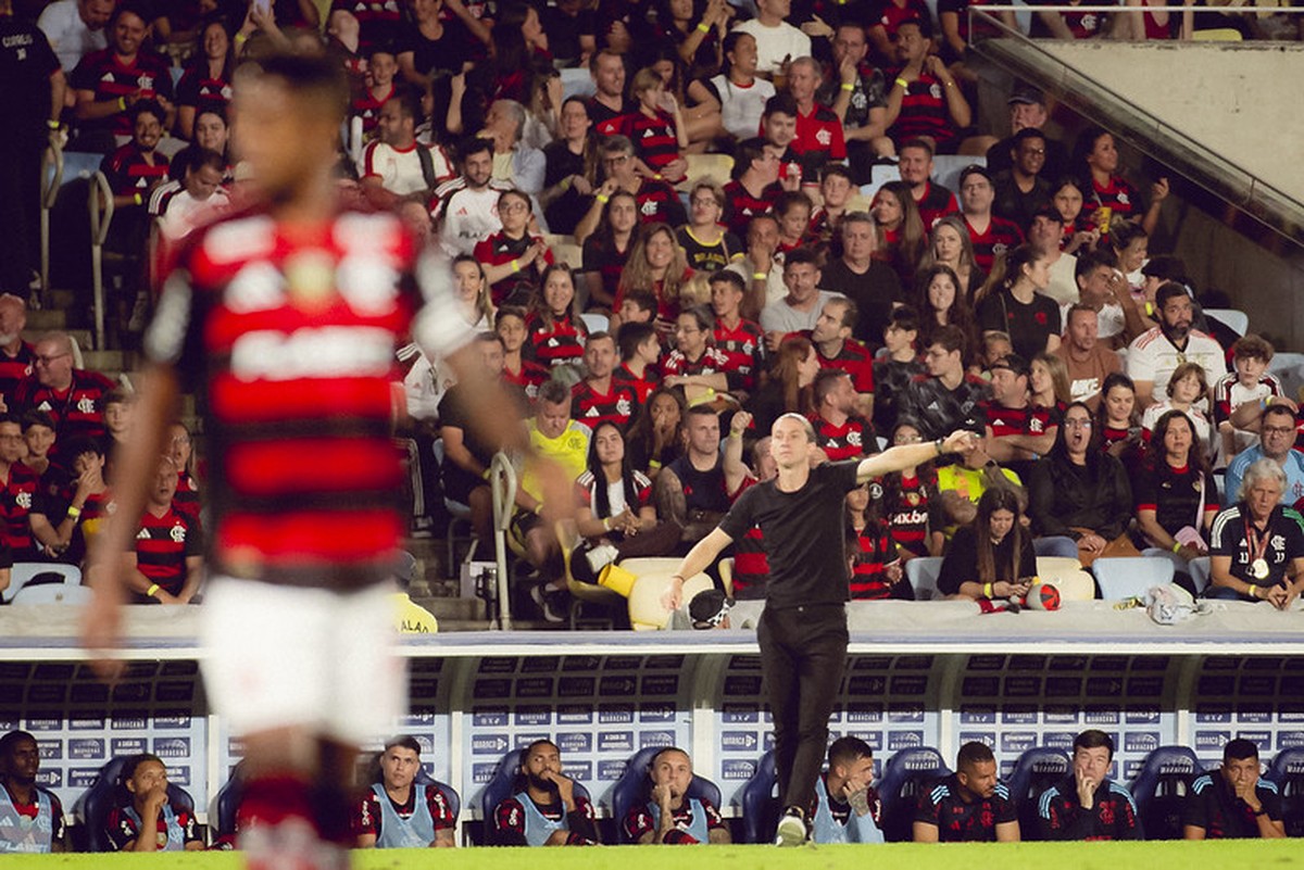 Filipe Luís promove rodagem de elenco no Flamengo para agosto com calendário apertado