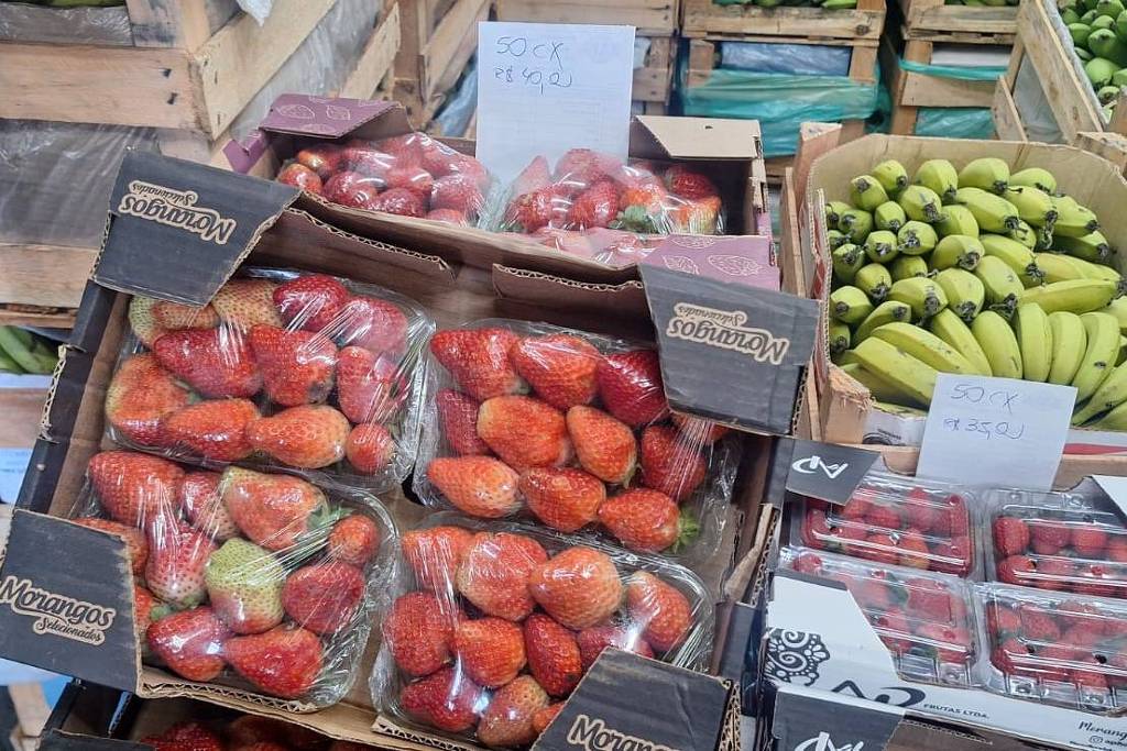 Morango do amor dispara preços em SP e 'morangão' se torna raro no mercado