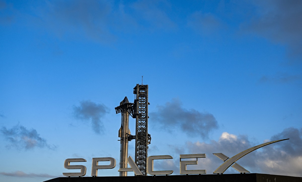 Foguete da SpaceX explode em teste no Texas após falha técnica sem feridos