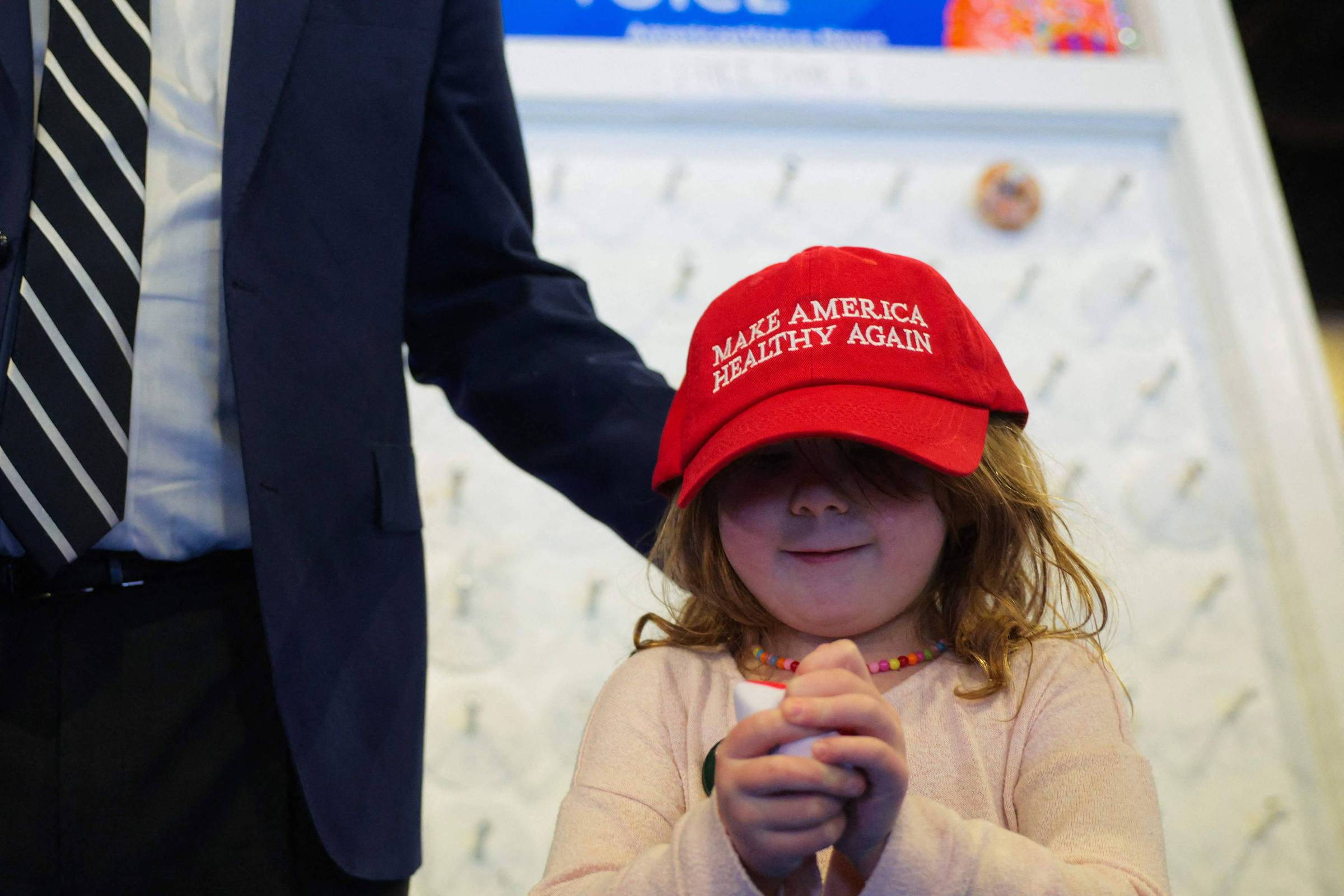 Slogan "Faça a América Saudável Novamente" marca Conferência de Ação Política Conservadora em Maryland, nos EUA (Foto: Kayla Bartkowski/AFP)