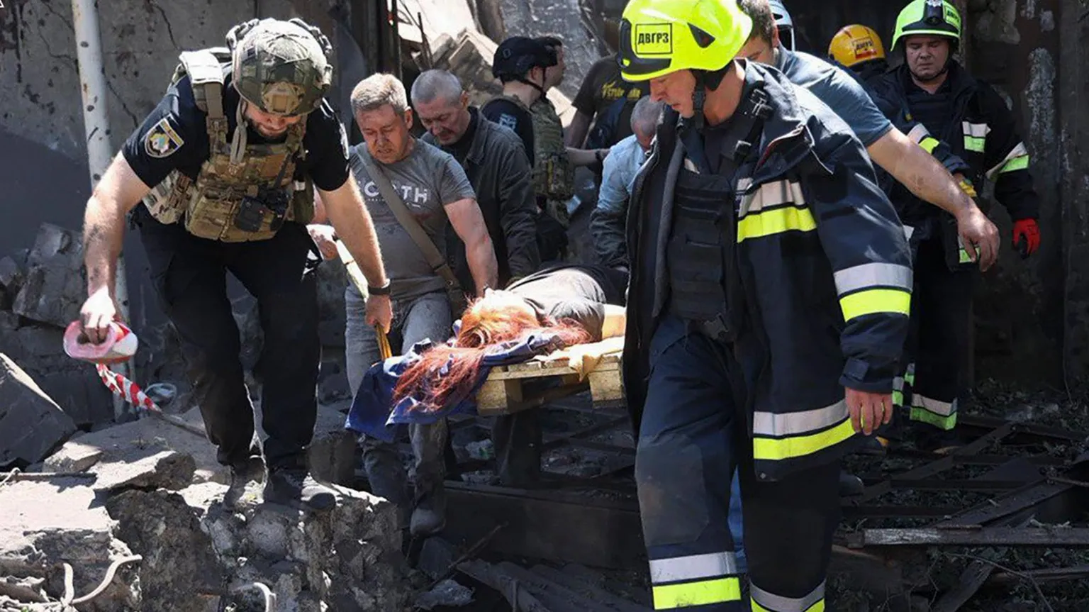 Ataques de mísseis russos deixam 16 mortos na região de Dnipropetrovsk, na Ucrânia