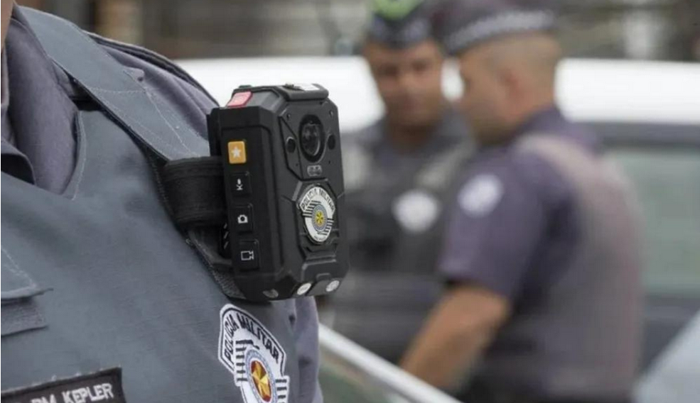 Câmera corporal em uniforme de policial militar do Estado de São Paulo. (Foto: Divulgação/Secom/GESP)
