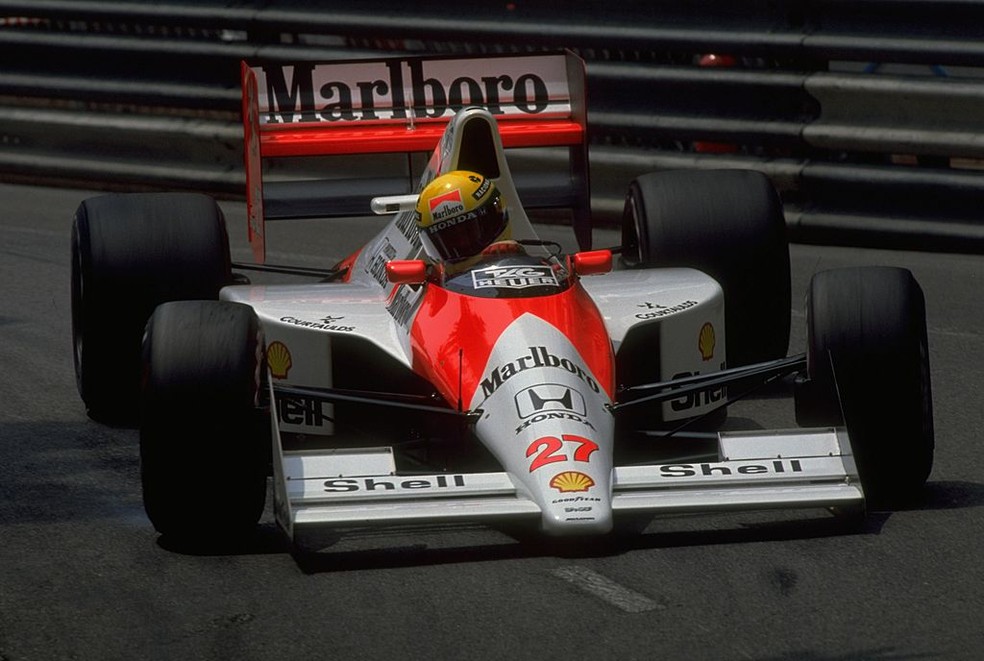 Ayrton Senna guia carro da McLaren no GP de Mônaco da F1 em 1990 (Foto: Pascal Rondeau/Allsport)