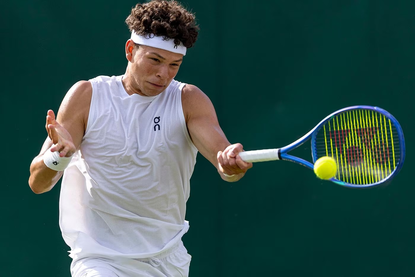 Shelton supera adversidade e avança às quartas de final pela primeira vez