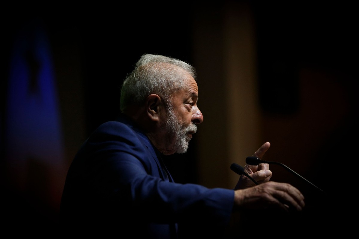 O presidente eleito Luiz Inácio Lula da Silva (Foto: Carlos Costa/AFP)  
A miséria ainda castiga quase 15 milhões de brasileiros (Foto: Domingos Peixoto)