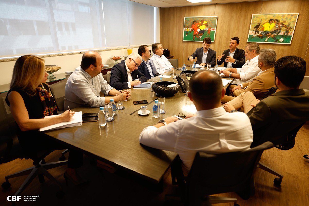 CBF rejeita sugestões de clubes e ajusta uso do VAR para menos intervenções