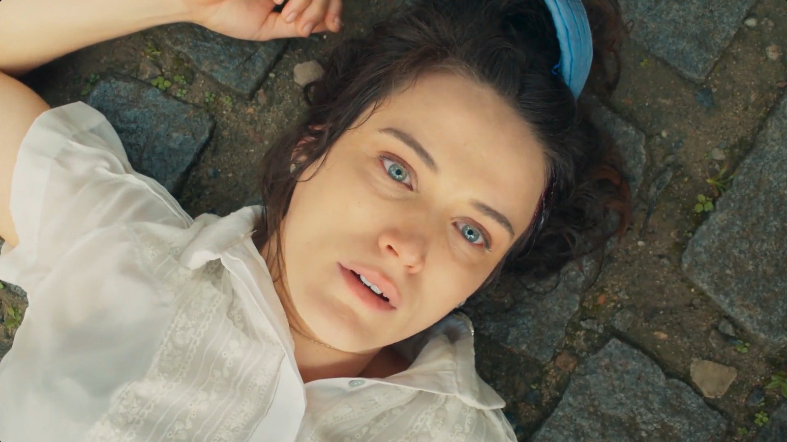 Maria sofre atropelamento após reencontro com filho de Candinho em novela