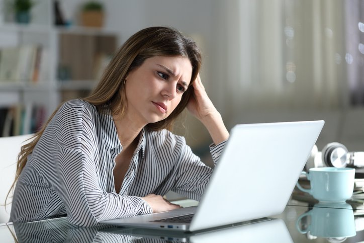 Mulheres demonstram maior desconforto com uso de IA em comparação aos homens