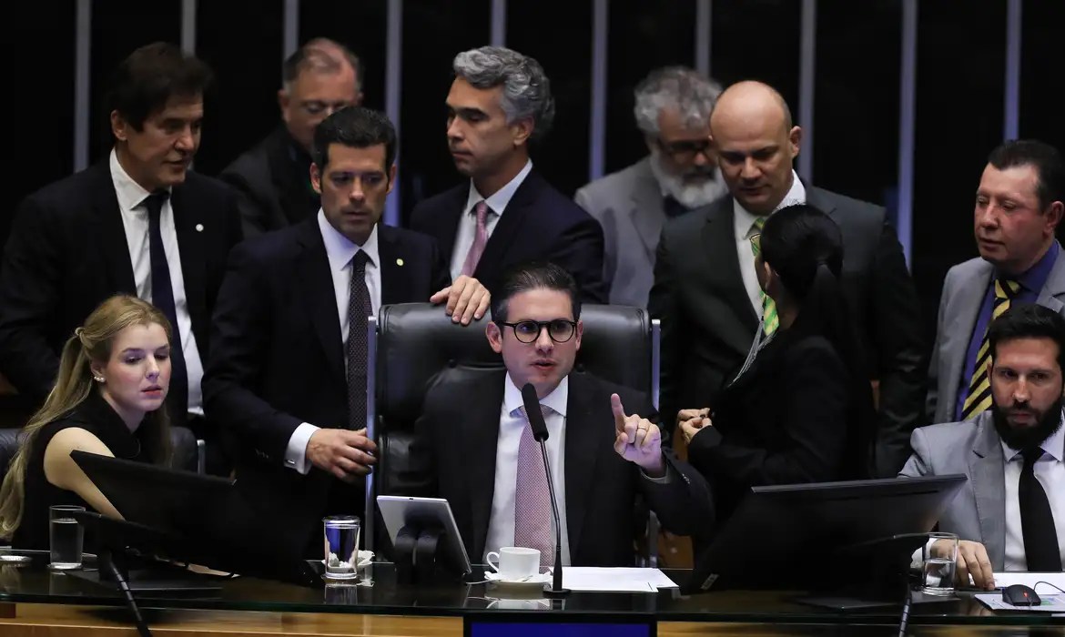 Câmara aprova urgência para redução de benefícios fiscais em proposta recente