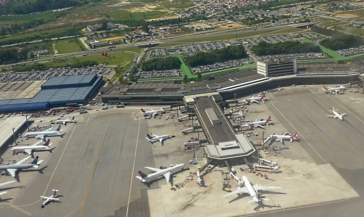 Voos são alterados em Guarulhos devido a fortes ventos