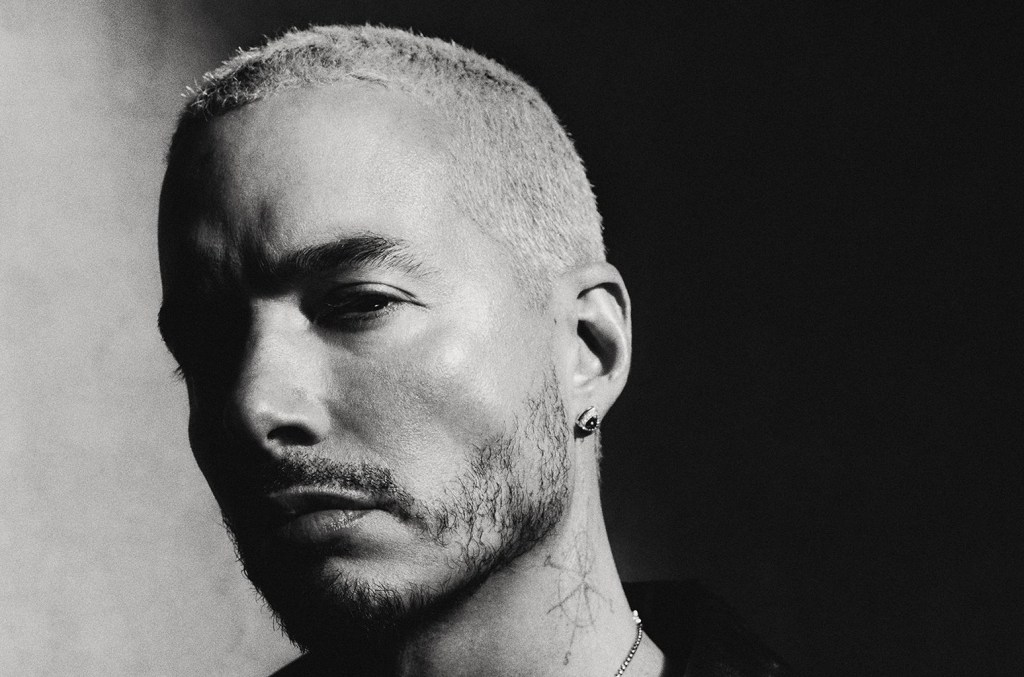 J Balvin amplia recorde de número 1 na parada de airplay latino com 'Rio'