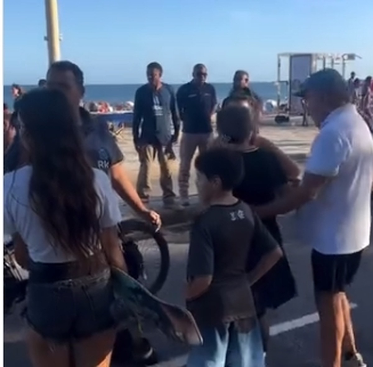 Uma mulher foi atropelada por uma bicicleta na pista de lazer da orla de Ipanema. (Foto: Reprodução/ Instagram)