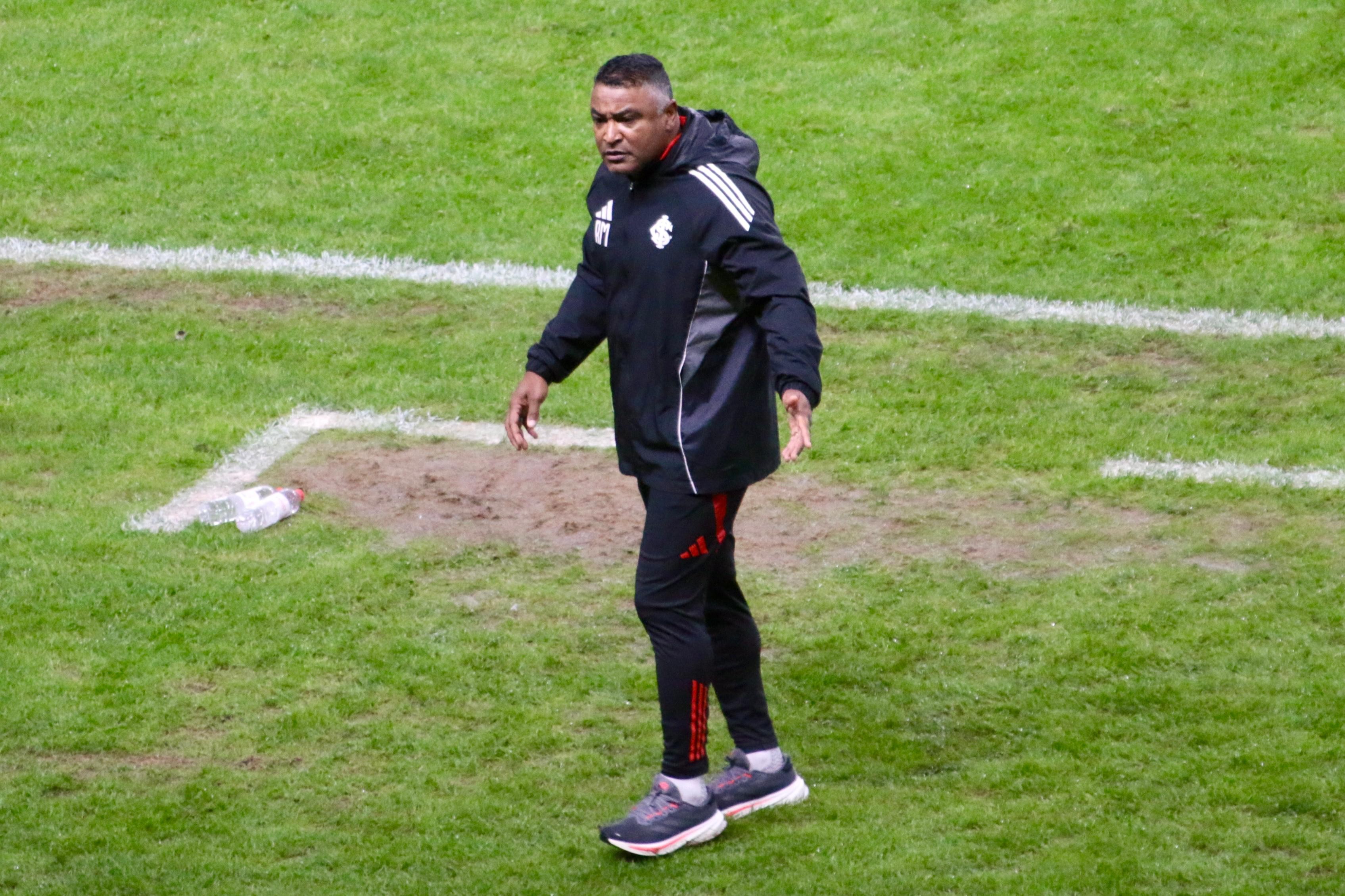Inter mantém Roger, mas duelo contra o Flu pode definir futuro do treinador