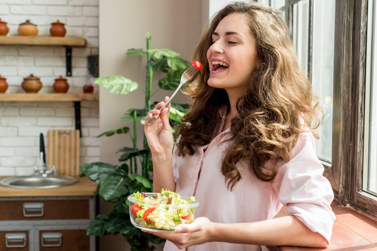 Alimentação saudável melhora a pele e realça a beleza natural