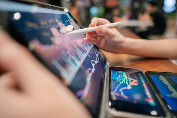 Rendimento de títulos nos EUA gera alerta para investidores sobre riscos financeiros