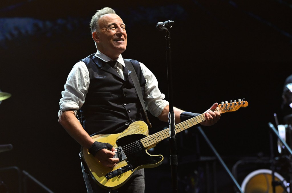 "Bruce Springsteen: Backstage and Backstreets foi indicado para a categoria de cobertura de artes, cultura ou entretenimento no Emmy de Notícias e Documentários de 2025. (Foto: Reprodução)"