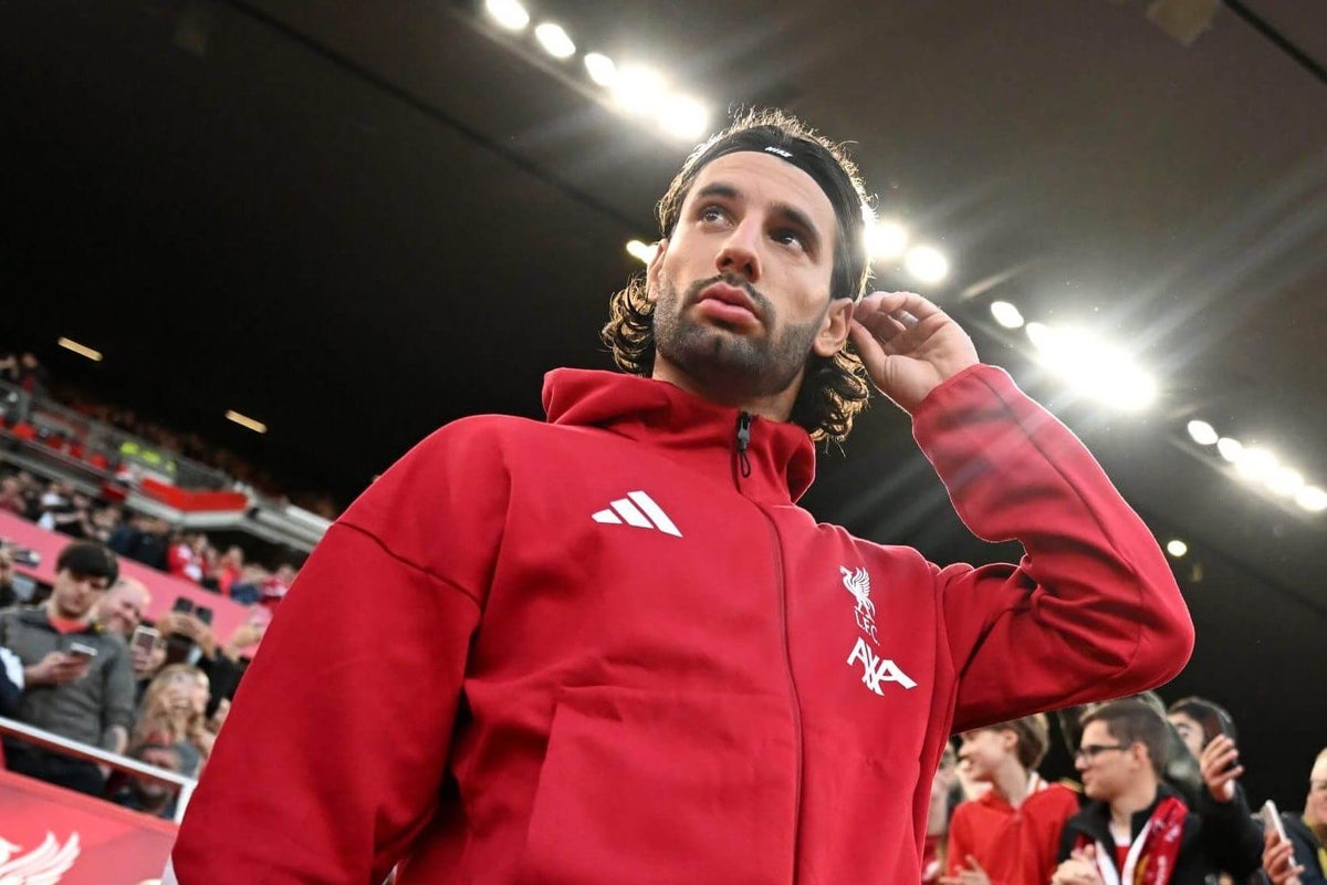 Szoboszlai disputa posição de titular na camisa 8 do Liverpool