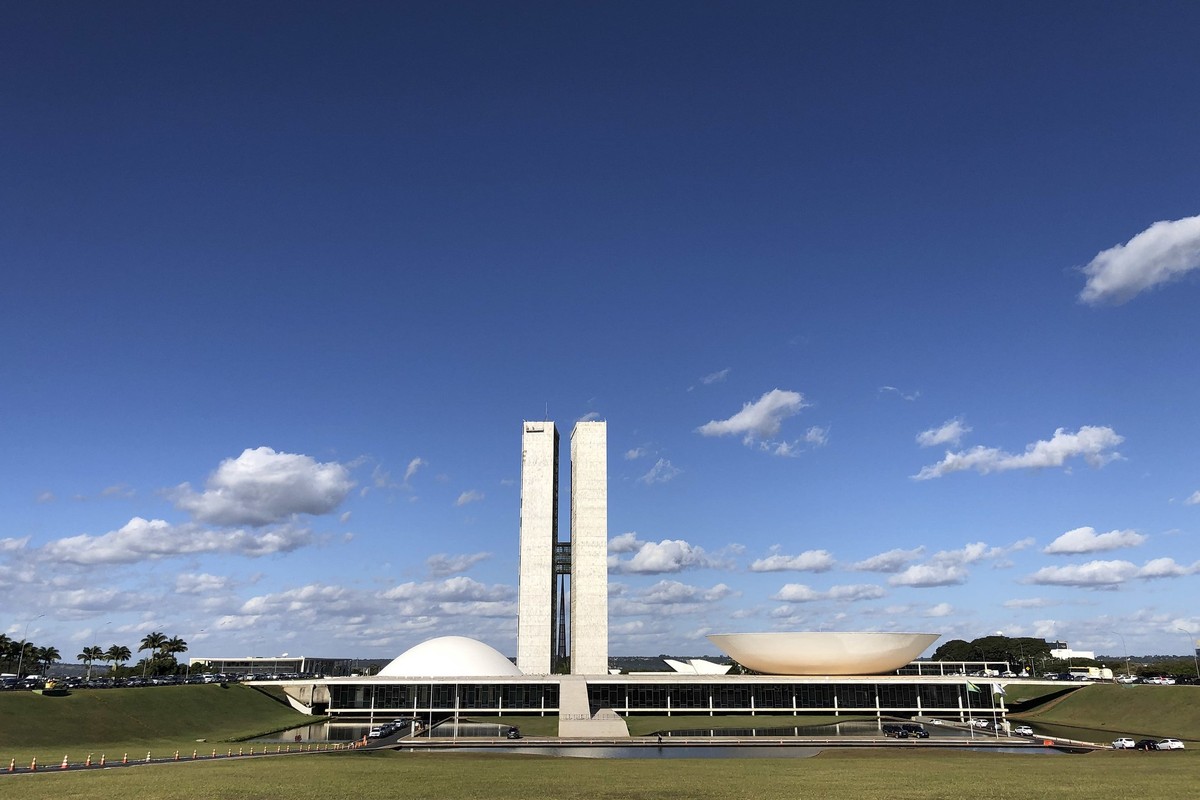 Conflitos distributivos marcam debate sobre tributação e gastos públicos no Brasil