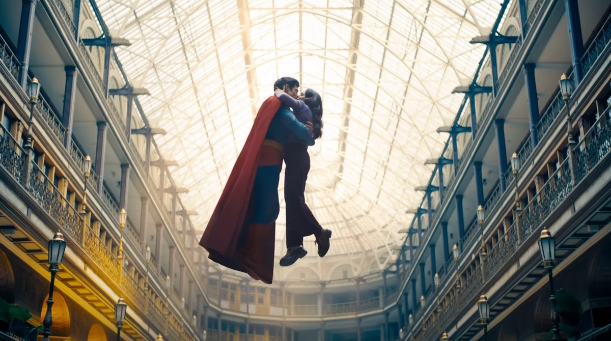 'Superman' mistura ação e romance ao abordar questões sociais atuais