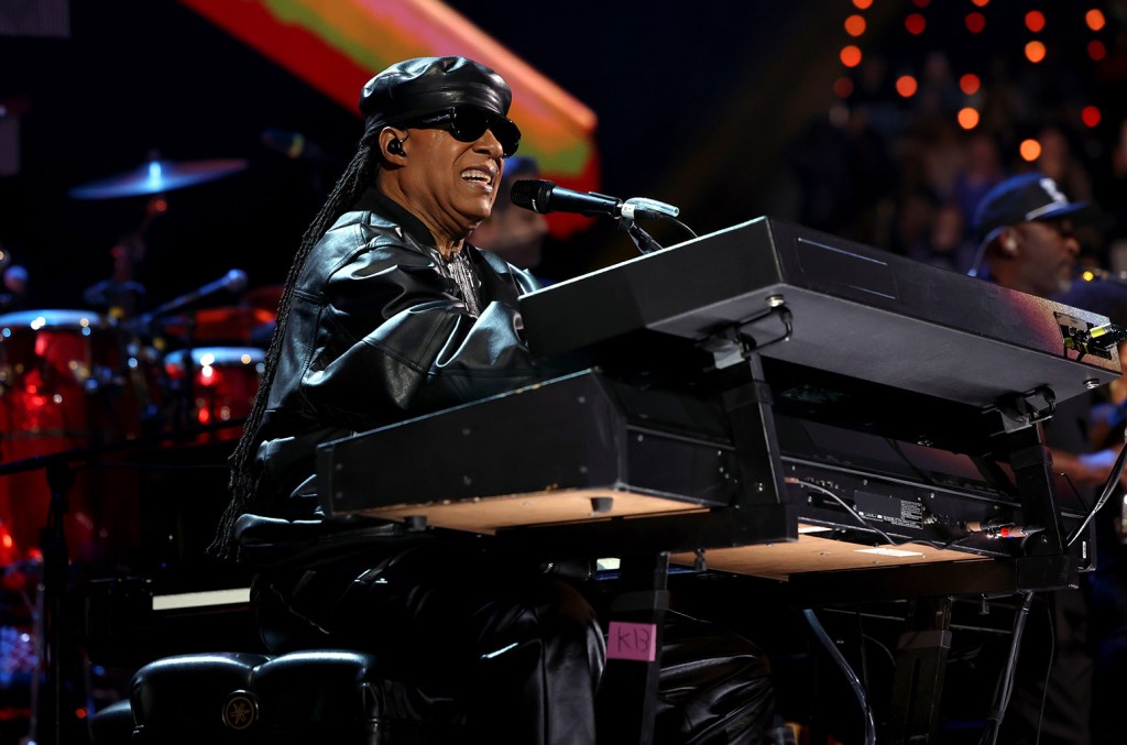 Stevie Wonder afirma que nunca vai parar de se apresentar e não acredita em aposentadoria