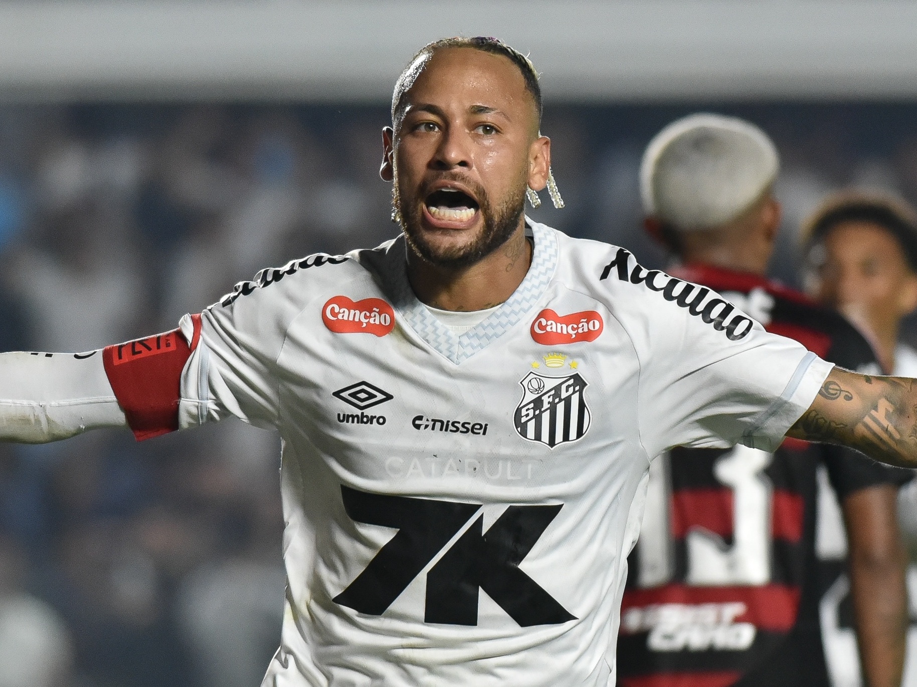 Neymar destaca recomeço no Santos e elogia talento de Robinho Jr.