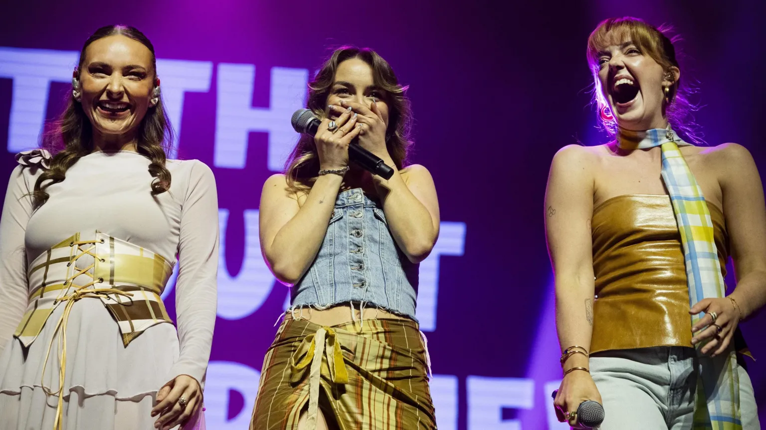Lembre-se de que a banda Monday representará o Reino Unido no Festival Eurovisão da Canção na Suíça esta semana (da esquerda para a direita): Charlotte Steele, Holly-Anne Hull e Lauren Byrne. (Foto: Getty Images)