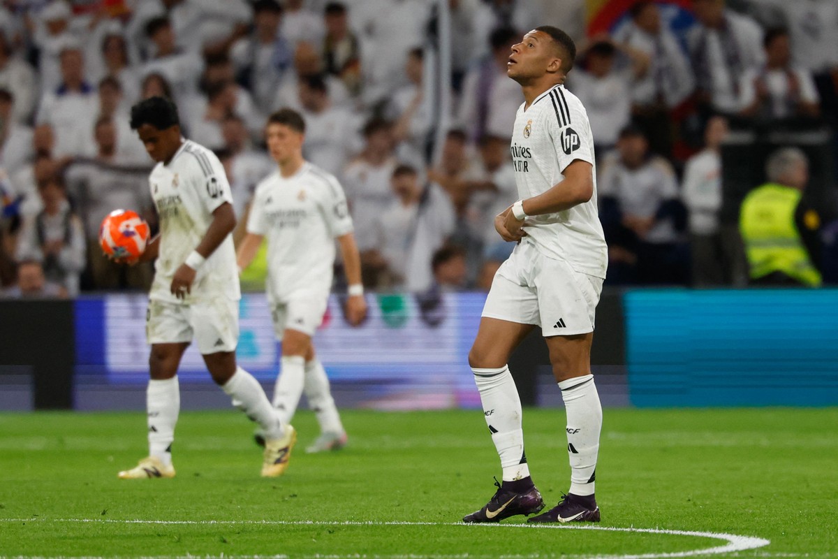 Mbappé assume a camisa 10 do Real Madrid, segundo informações da imprensa