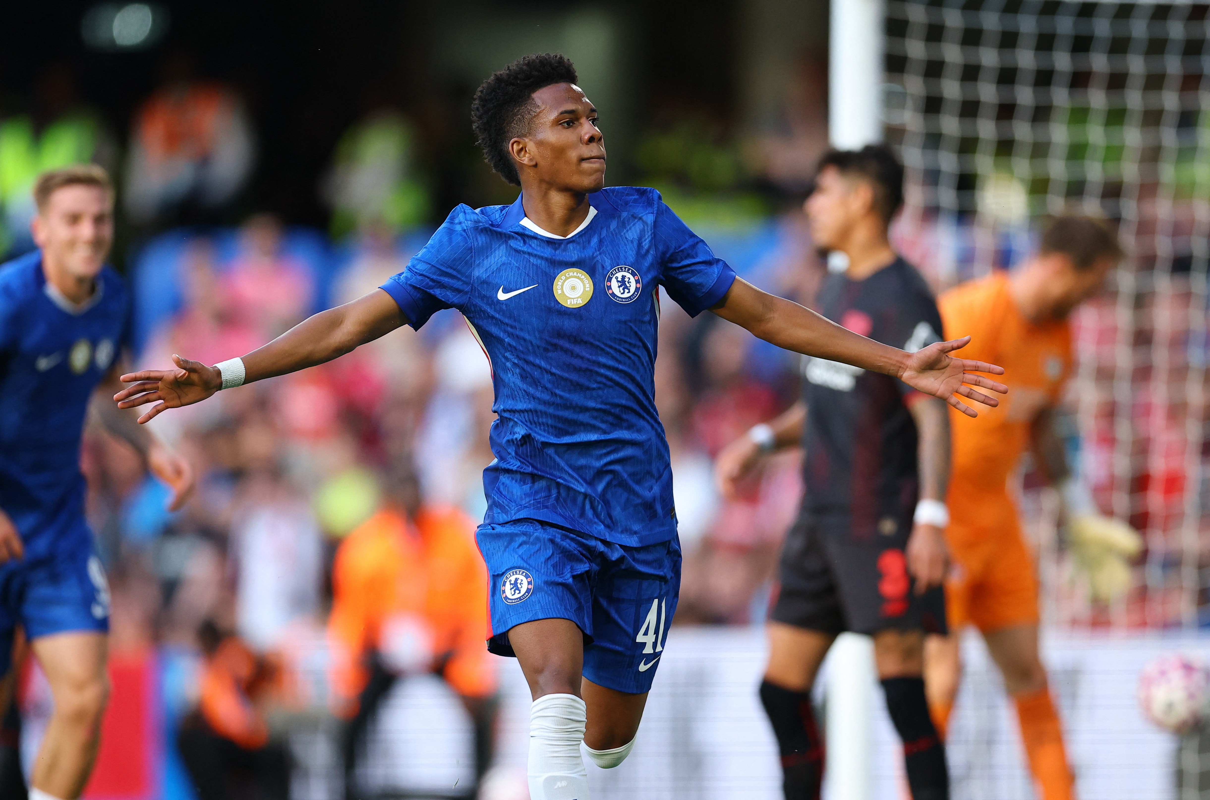 Estêvão brilha em estreia pelo Chelsea e é comparado a 'Messinho'