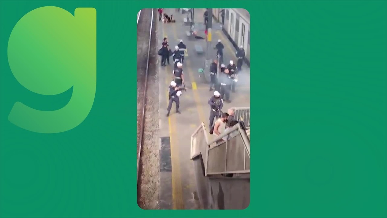 Torcida do Flamengo se confronta com policiais em estação de trem; assista ao vídeo